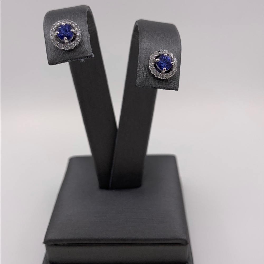 14KT White gold ladies diamond & tanzinight studs